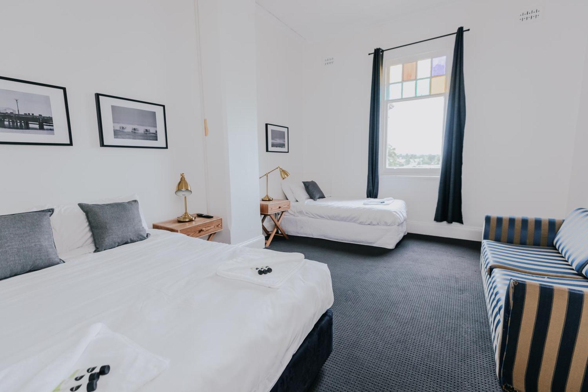 Holmesville Hotel الغرفة الصورة